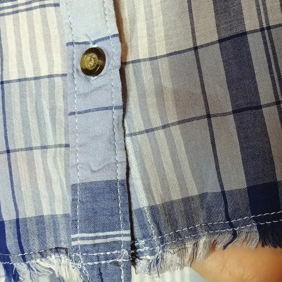 NEW Hollister 100% cotton lightweight raw hem plaid button down medium N… - Picture 3 of 7